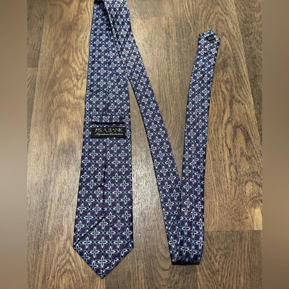 Jos. A Bank Geo Medallion Geometric Tie Dark Plum Purple Navy 100% Silk